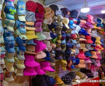 中国·武功古城第三届后稷文化节暨河滩古会盛大开幕，服装鞋帽展销亮点纷呈